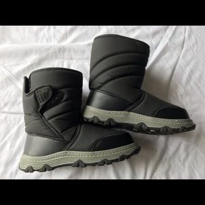 Snow boots